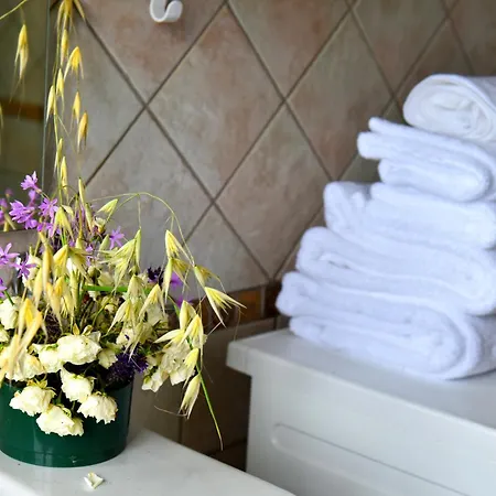 Spazio Di Langa Tatil Evi Serra (Cuneo)